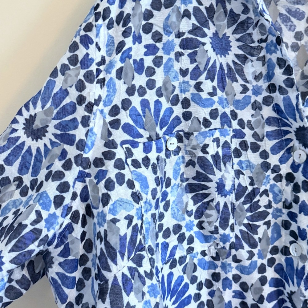 Ruby Rd Woman 22W Blue Geometric Mosaic Burnout Roll Tab Button Front Shirt Top - Picture 4 of 7